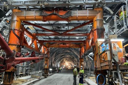 L’excavació del túnel ja està a punt i ara es procedeix al revestiment i la resta d’acabats.