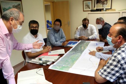 Gavín (centre) va presentar el projecte al Pallars Sobirà.