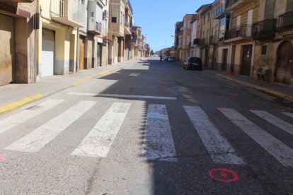 Vista del lloc on es va produir ahir l’atropellament mortal al carrer Pau Casals de Torres de Segre.