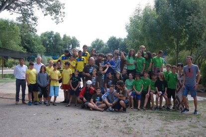 A la imatge, el podi per equips del campionat de Catalunya de Ponts.