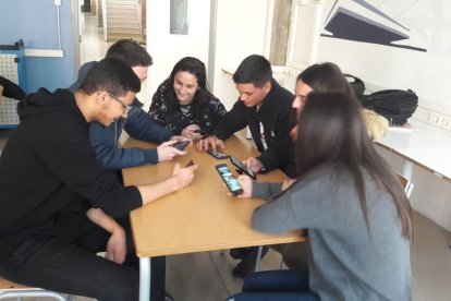 Estudiants de segon de Batxillerat de l’institut Guindàvols.