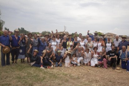 El equipo humano de las fiestas despidiéndose en la última edición celebrada. 