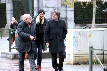 Carles Puigdemont y Lluís Puig, ayer, en Bruselas.