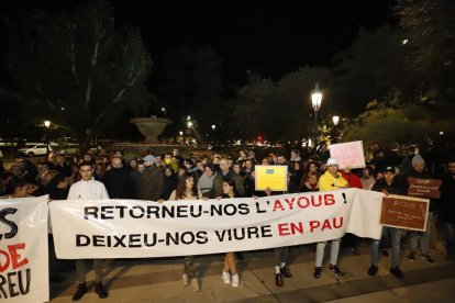 Concentració a la subdelegació del Govern central a Lleida, ahir.