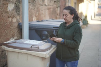 Tanto los contenedores como las bolsas de basura están identificados con QR. 