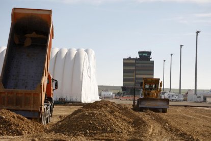 Treballs aquesta setmana a Alguaire per ampliar la plataforma d’estacionament d’avions.