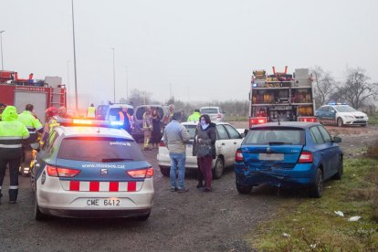 Els Mossos han fet desplaçar els vehicles implicats que podien circular a una esplanada de la C-53, just damunt de l'autovia