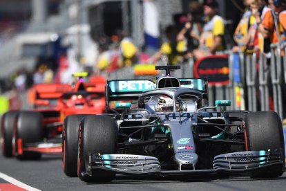 Lewis Hamilton ayer durante la primera sesión de entrenamientos libres en Melbourne.