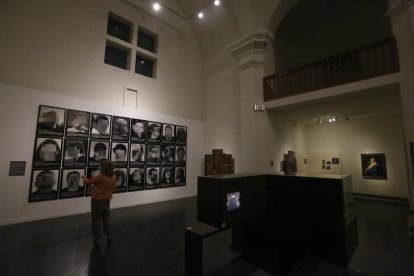 El Museu de Lleida exhibe la serie fotográfica ‘Presos políticos’, que se sumará a la muestra en la Panera.