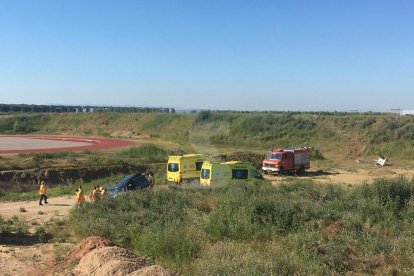 El turismo que conducía la víctima ha salido de la vía y ha caído por un desnivel de 10 metros