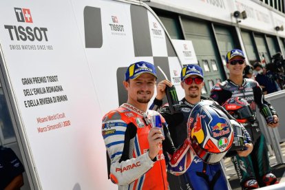 Jack Miller, Maverick Viñales y Fabio Quartararo, en el podio de honor de la clasificatoria.