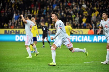 Rodrigo Moreno corre eufórico celebrando su gol en el tiempo añadido que da la clasificación.