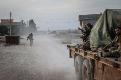 Tropas turcas en su avance por el norte de Siria.