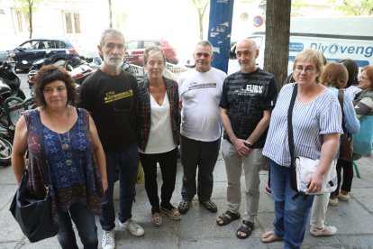 Familiares de los jóvenes de Alsasua condenados, ayer en Madrid.