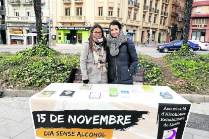 ARLLE va instal·lar una taula informativa ahir a la plaça Cervantes.