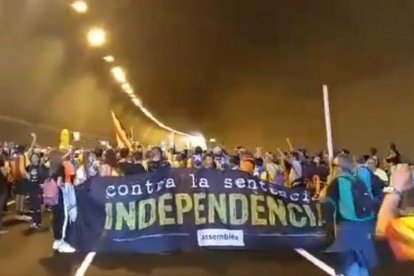 Así resuena 'Els Segadors' en un túnel de la autovía