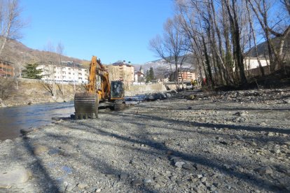 Las máquinas reanudaron ayer los trabajos para construir la nueva instalación deportiva.