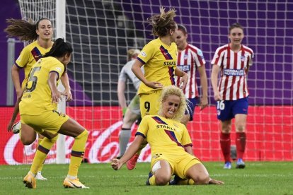 Kheila Hamraoui celebra el gol amb què donava la classificació al Barça per a semifinals.