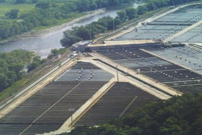 Vista de la piscifactoría de Peramola, una de las mayores de Europa.