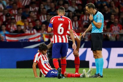 El jugador portuguès de l’At. Madrid, Joao Félix, es va retirar lesionat.