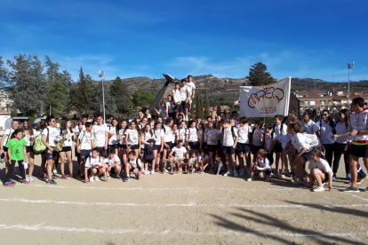 Els atletes del Mater Salvatoris posen junts després de concloure la jornada en què es van proclamar de nou campions per novena vegada.