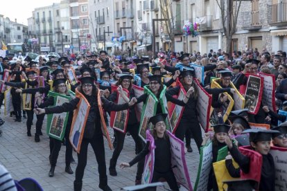 Una de les comparses de Cervera a la plaça Universitat.