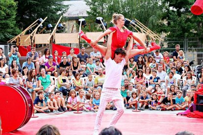 Una de les actuacions circenses de l’Esbaiola’t de l’any passat.