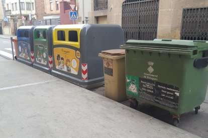 Una de les illes de contenidors a Balaguer.