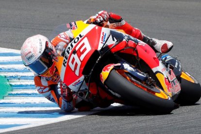 Marc Márquez té una caiguda a Jerez i serà operat aquest dilluns