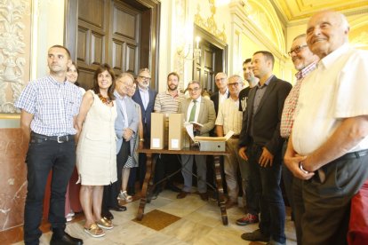 Entrega a la Paeria el 2016 de documents de l’Agrícola Pràctica.