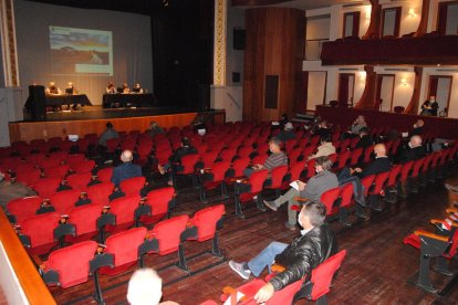 L’assemblea es va dur a terme de forma excepcional al teatre L’Amistat.