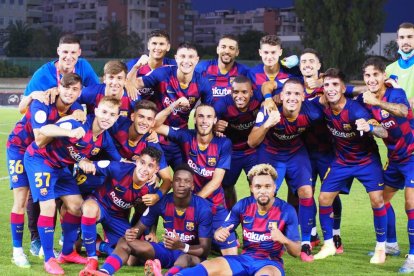 Jugadors del Barcelona B celebren la classificació.