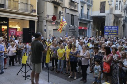 Imatge dels Cantaires per la Llibertat, ahir a la plaça de la Paeria de Lleida.