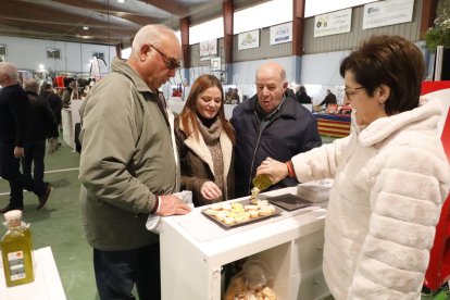 Imagen de un grupo de visitantes de la feria de Maials. 