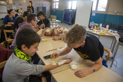 Ple en el taller de maquillatge d’efectes especials.