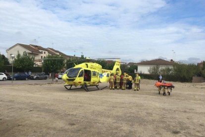 L'operari ha estat traslladat per un helicòpter del SEM a l'hospital d'Igualada.