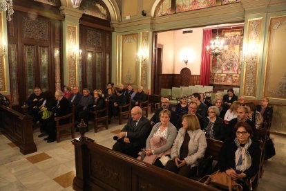 El acto de entrega de los galardones se celebró ayer en el salón de plenos de la Paeria. 