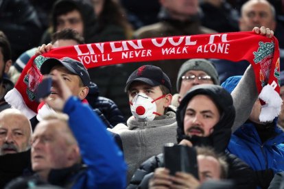 Un aficionat del Liverpool durant l’últim partit de Lliga de Campions contra l’Atlètic.