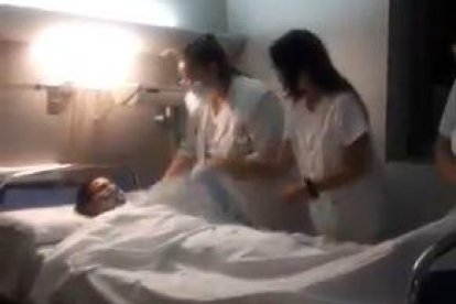 Investigan a trabajadoras del hospital Joann XXIII por un vídeo dónde imitan el meme de los portadores de ataúdes africanos