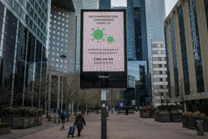 Els carrers de les ciutats franceses, gairebé buits passada la jornada electoral de diumenge.