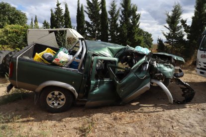 Vista del todoterreno que conducía la víctima y que se accidentó ayer en Maials. 