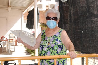 En Vilanova, las familias pueden volver a verse en una zona habilitada con vallas en el jardín. 