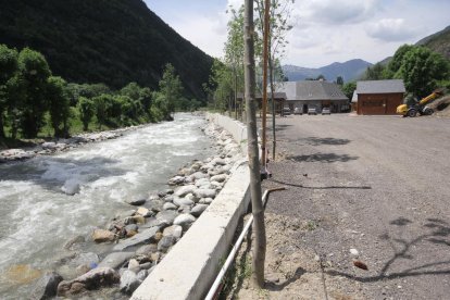 Imatge d’arxiu d’una escullera en un càmping d’Aran.