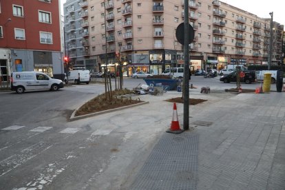 Avanzan las obras para reformar un cruce de tres calles en el Clot