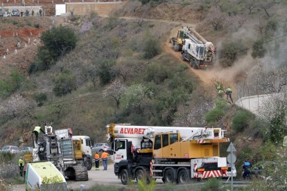 Imagen del aoperativo de rescate de Julen en el pozo de Totalán.