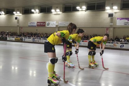 Tres jugadores del Vila-sana en un instant del partit.