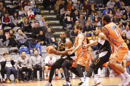 Shaquille O’Neal, durant el partit de divendres contra el Palència.