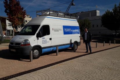 La nueva estación de medición móvil en la plaza Catalunya.