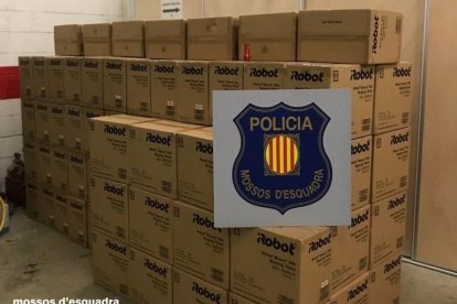 En la furgoneta había 144 robots de limpieza valorados en un total de 40.000 euros. 