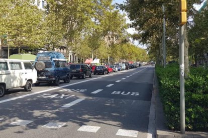 Imagen de archivo de vehículos contaminantes en Barcelona. 